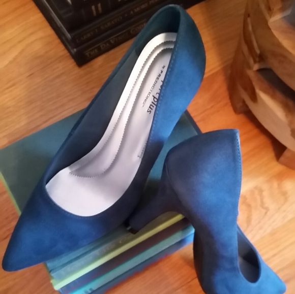 Pumps! - Picture 2 of 4